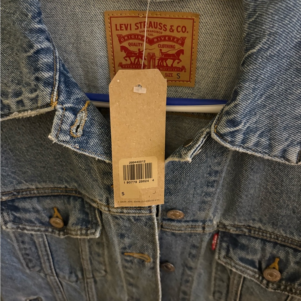 Levi's Classic Blue Jean Jacket 
BRAND NEW W TAGS - Picture 3 of 4